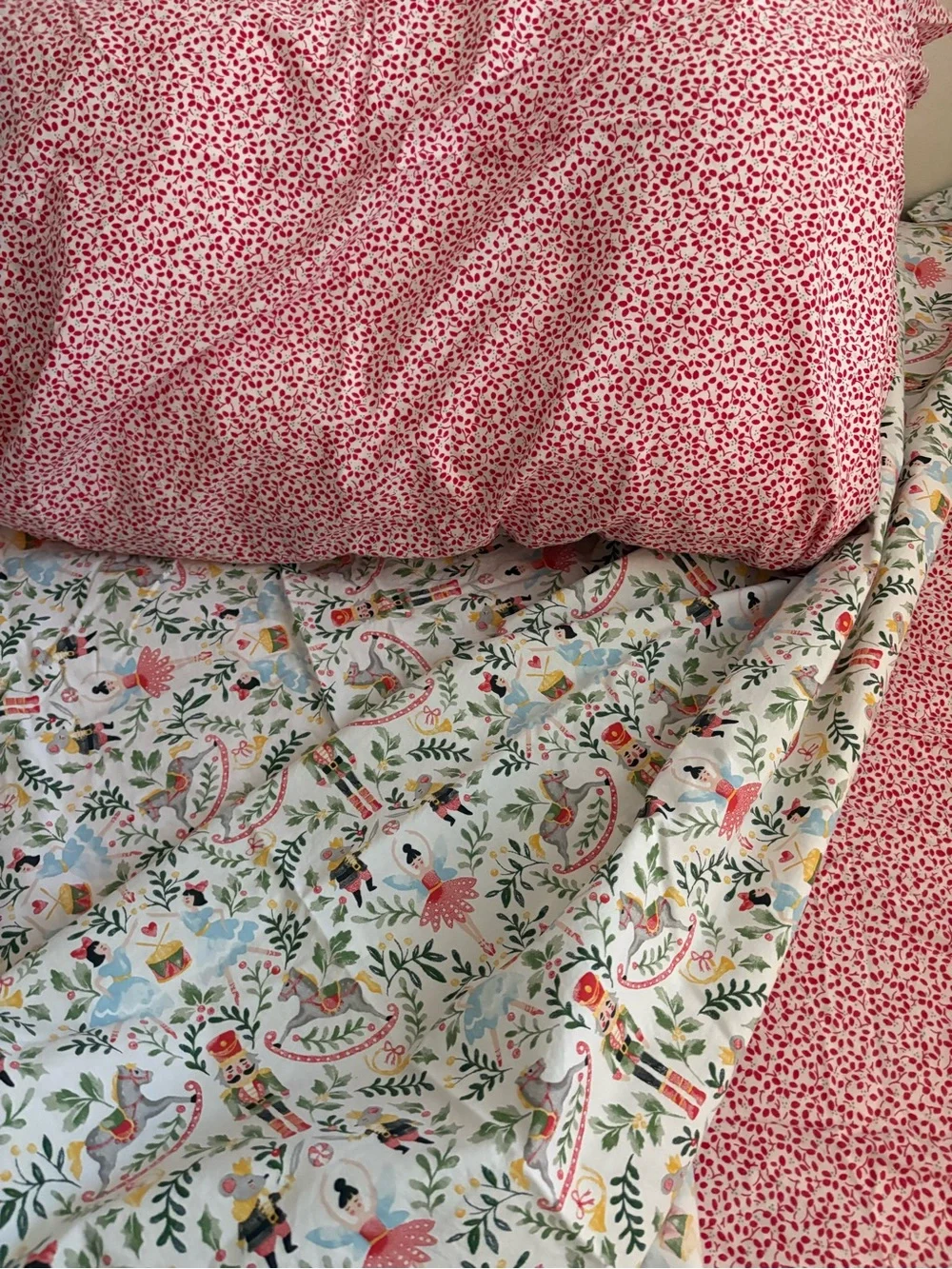 cupcakes & cashmere Nutcracker Cotton Bed Linen in White with Green and Pink Acc
